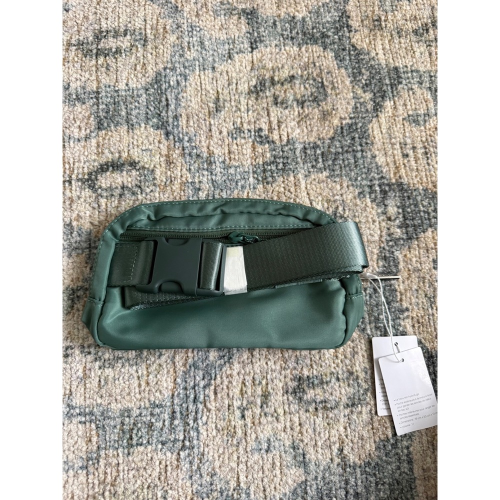 Lululemon Everywhere Belt Bag‎ 1L in the Tidewater Teal NWT - Picture 3 of 3
